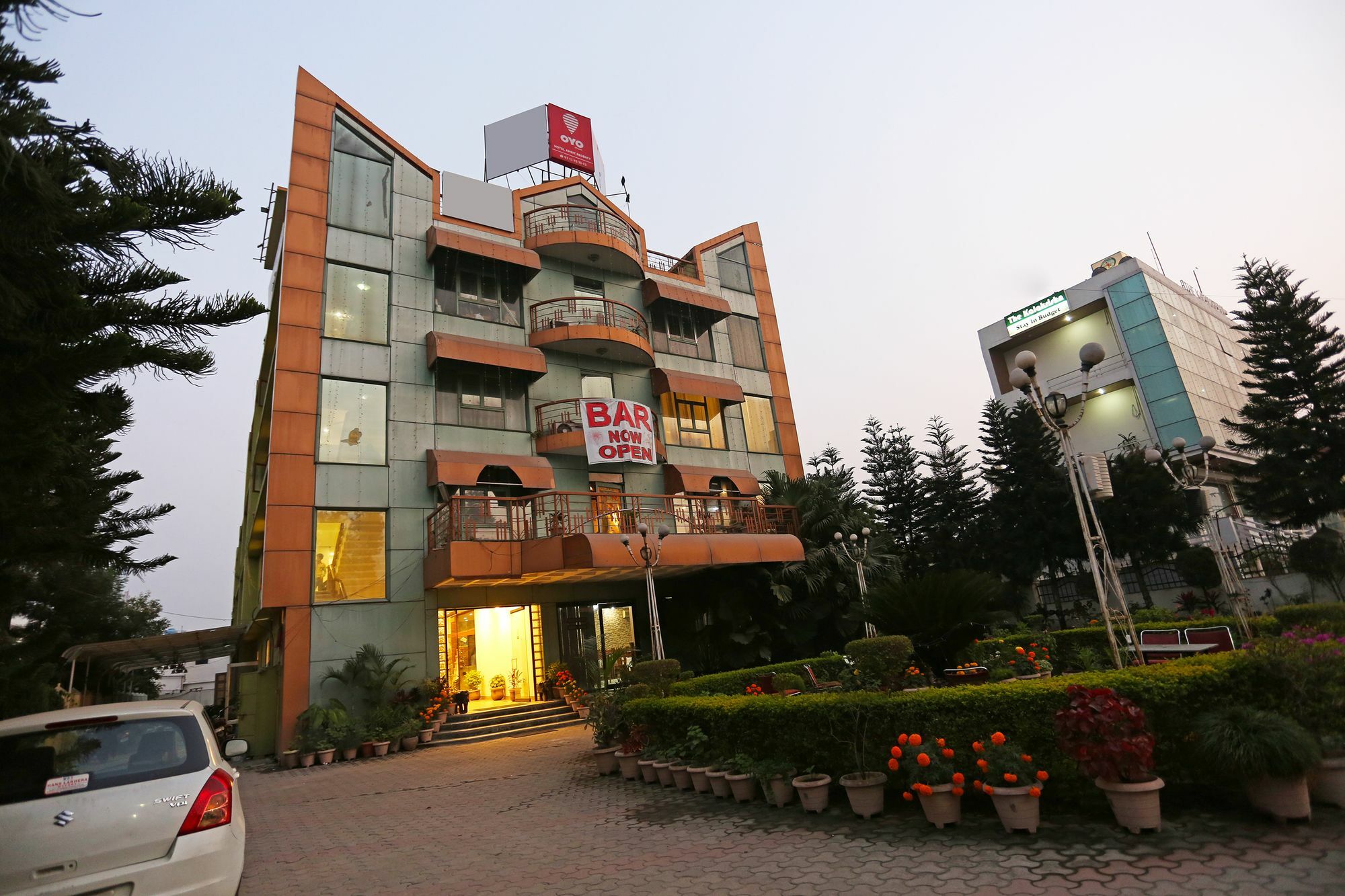 Oyo 10072 Hotel Amrit Regency Dehradun Eksteriør billede
