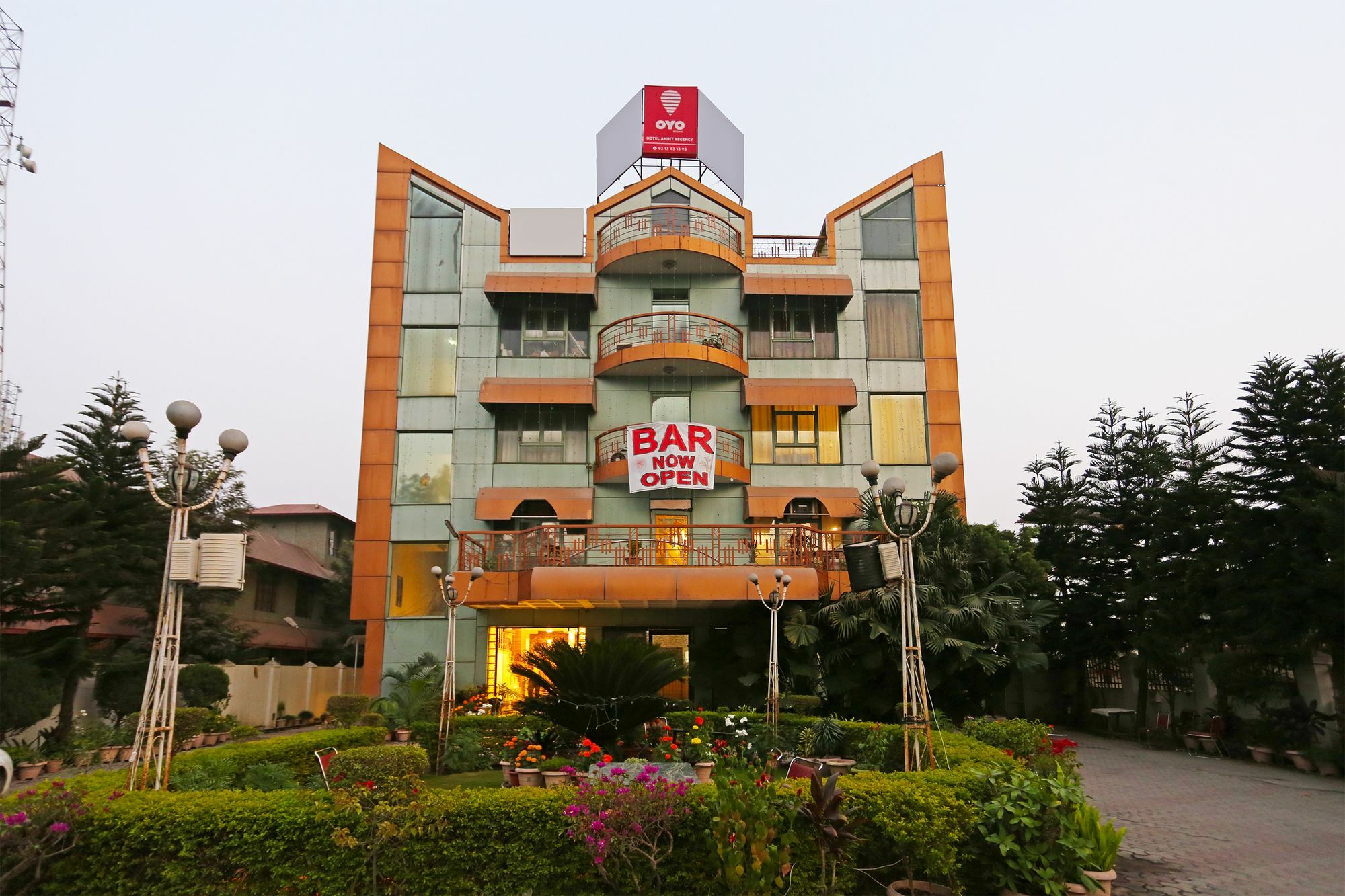 Oyo 10072 Hotel Amrit Regency Dehradun Eksteriør billede