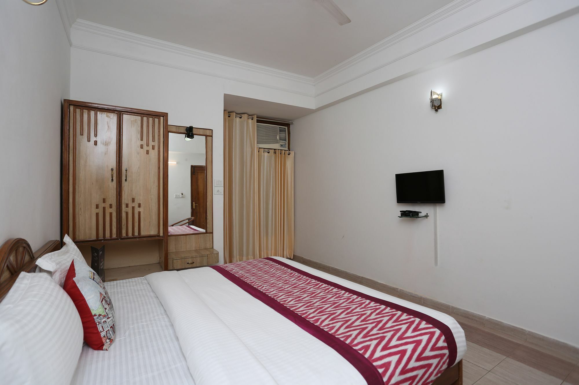 Oyo 10072 Hotel Amrit Regency Dehradun Eksteriør billede
